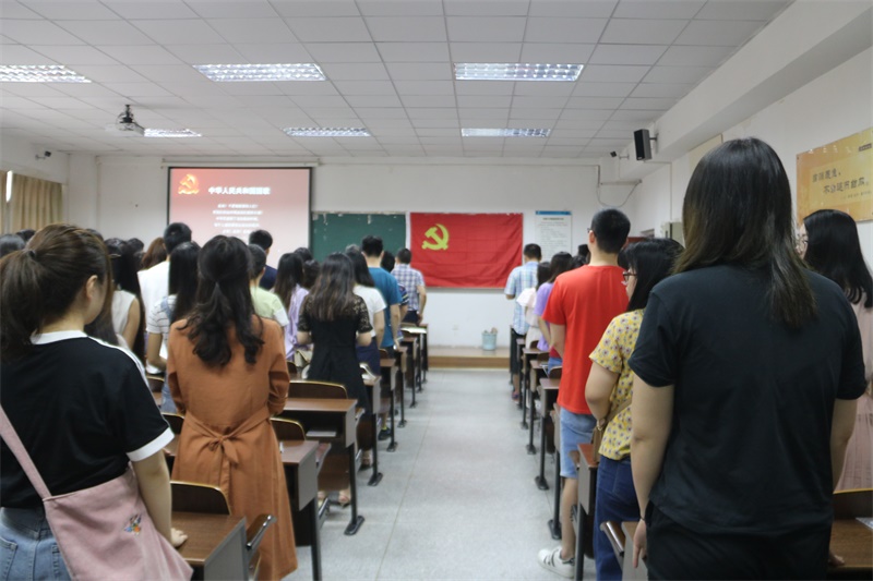 奏唱国歌1.JPG