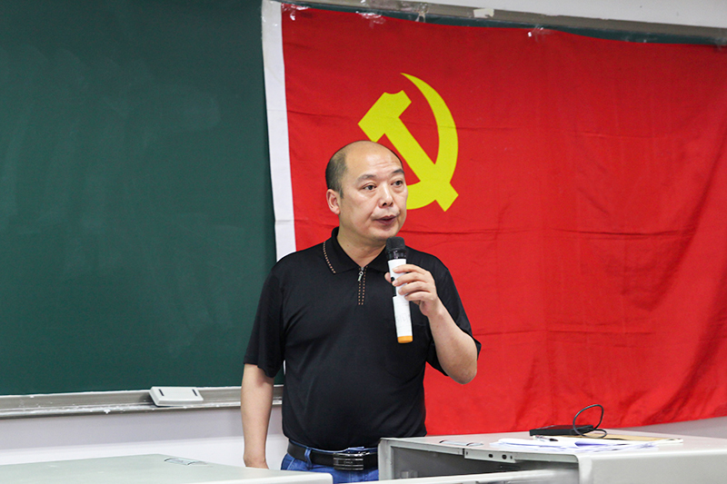 唐书记在培训演讲中.jpg